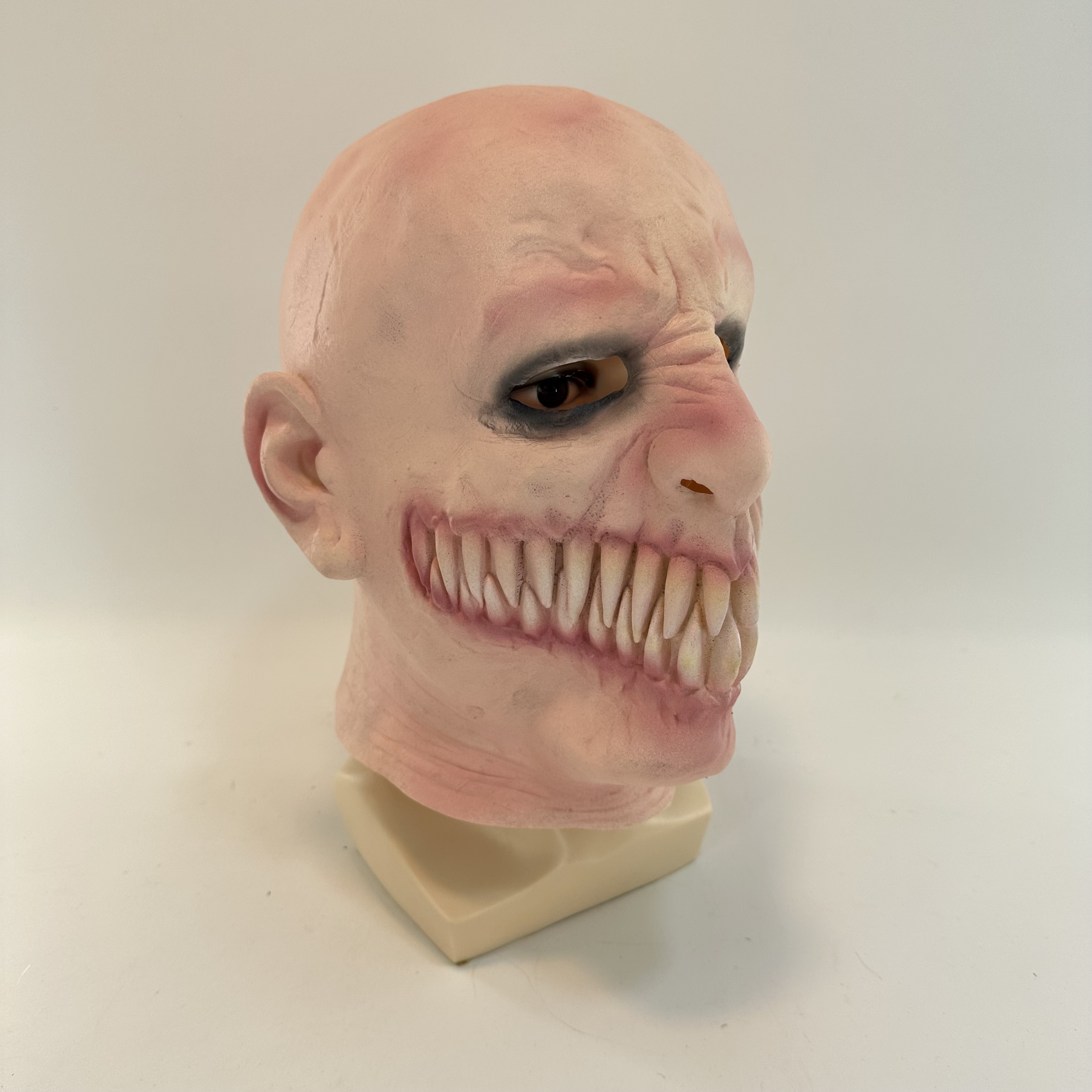Halloween Scary Demon Mask Lat - огляд і ціна Teeth Whitening Mask